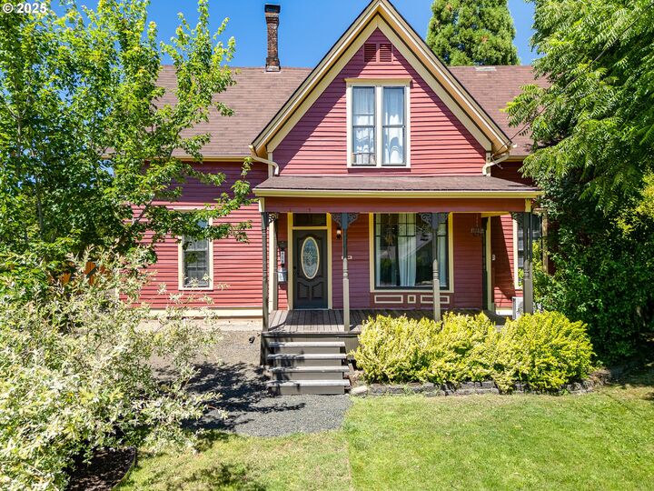 Property Photo:  858 Main St E  OR 97361 