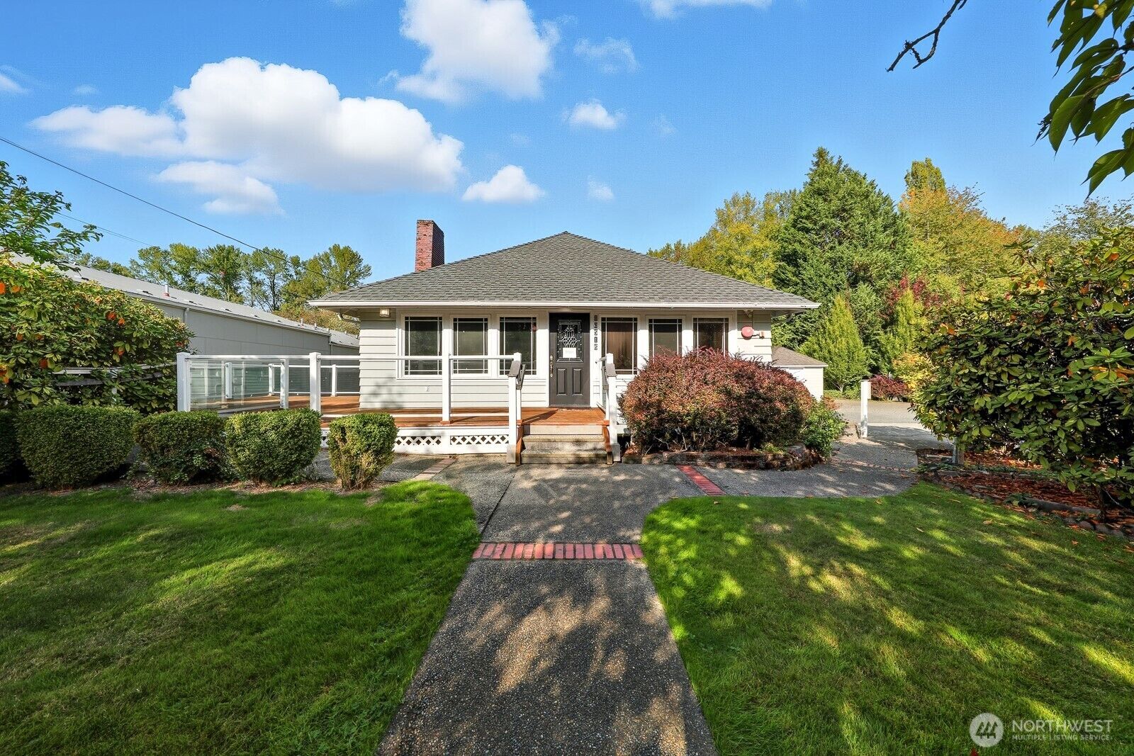 Property Photo: 10516 E Riverside Drive WA 98011