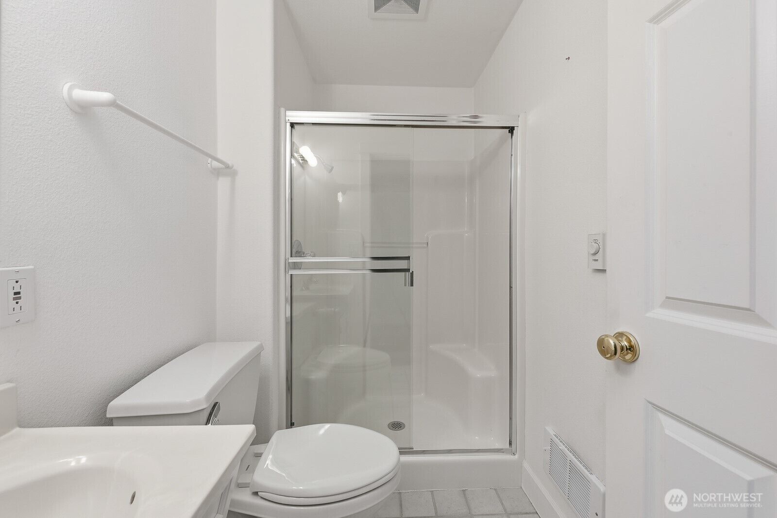 Property Photo: 10516 E Riverside Drive WA 98011