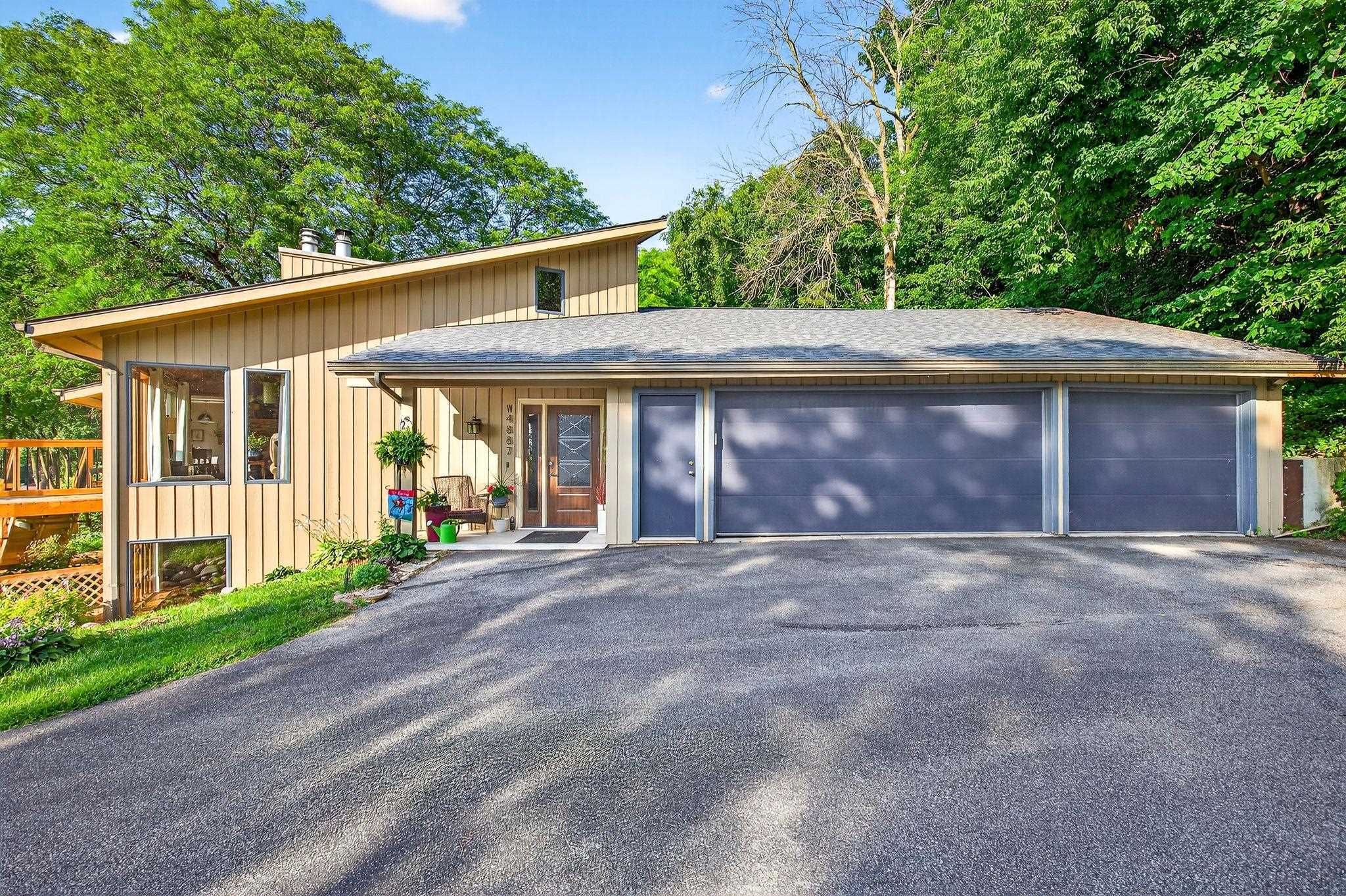 Property Photo: W4887 Escarpment Terrace WI 54169-9760