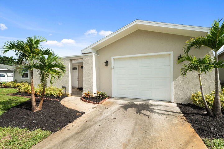 372 SE Oakridge Drive  Port Saint Lucie FL 34984 photo