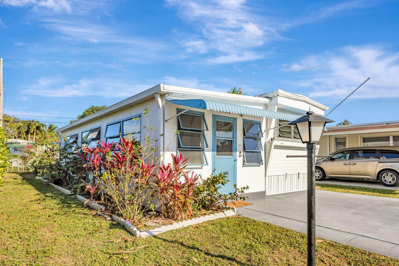 Property Photo: 14456 Glenview Drive FL 33445