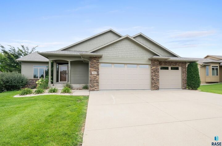 Property Photo: 7005 E Archstone St SD 57110