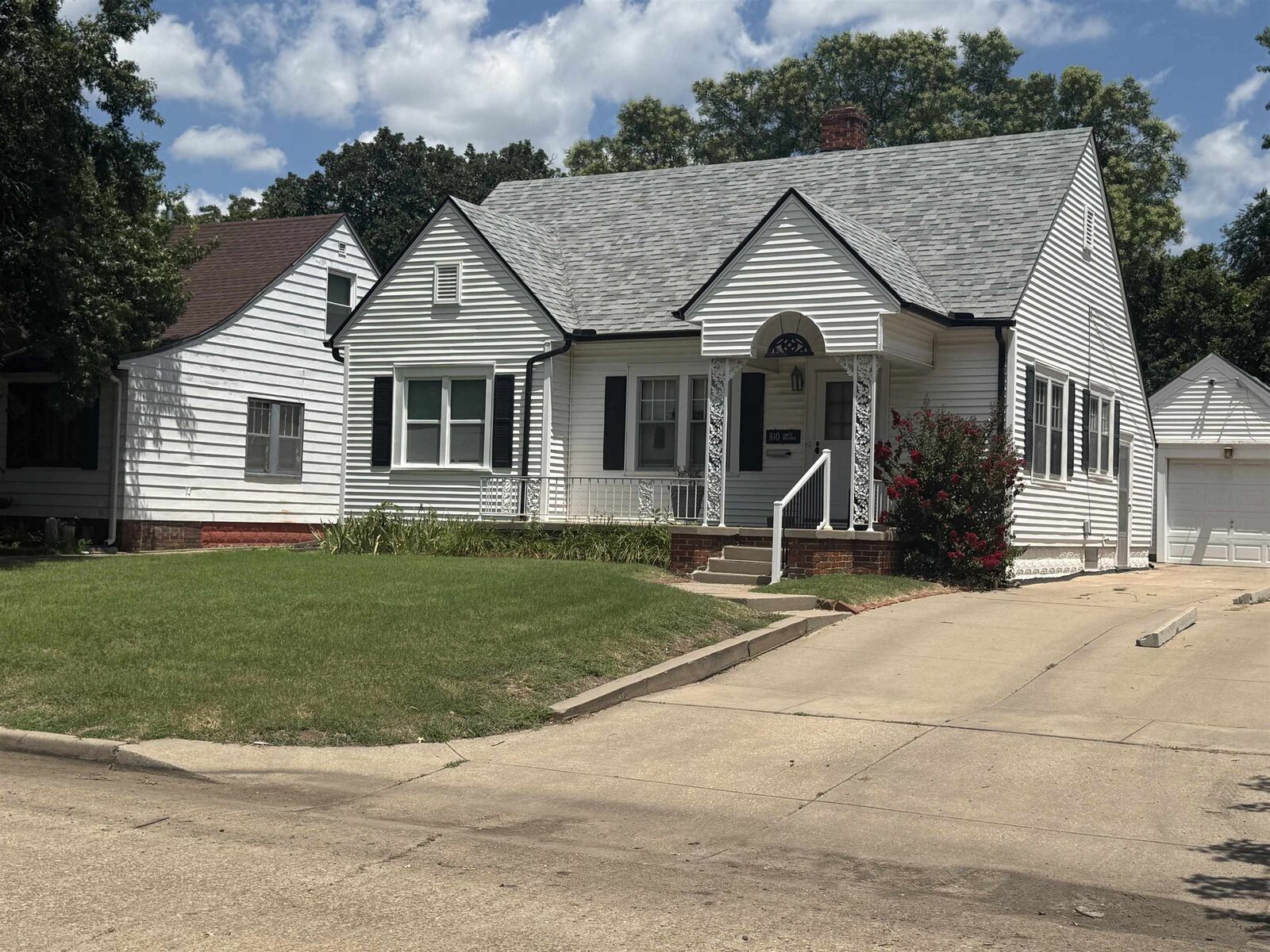Property Photo:  810 S Holyoke Ave  KS 67218 