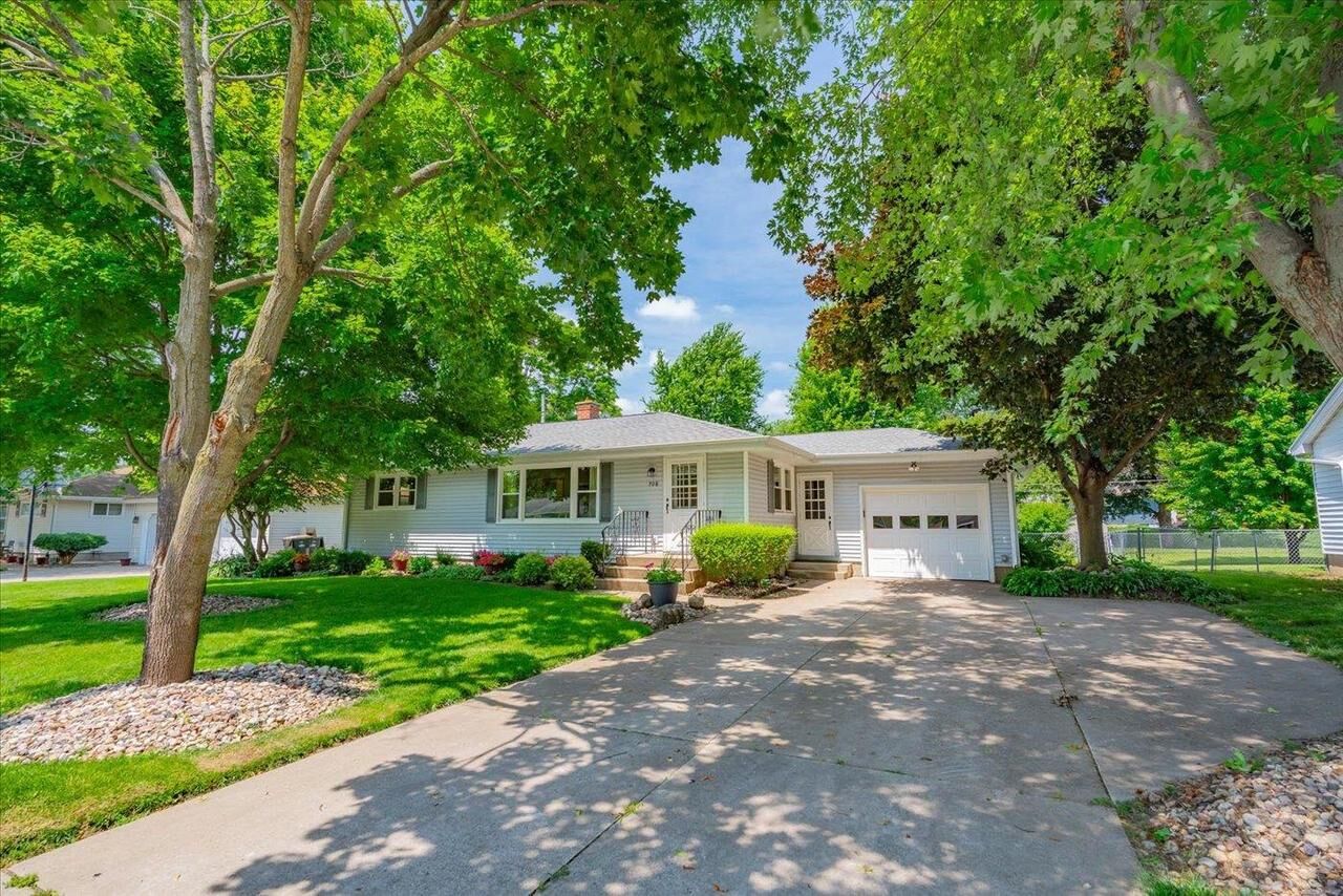 Property Photo: 708 Columbia Avenue WI 53532