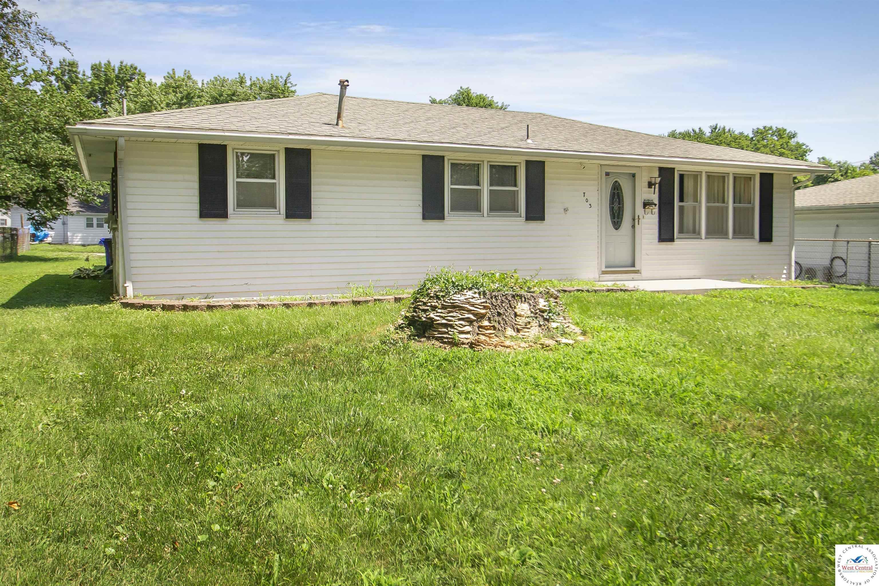 Property Photo: 703 E 18th MO 65301
