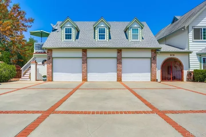 Property Photo:  906 Gretna Green Way  CA 92025 