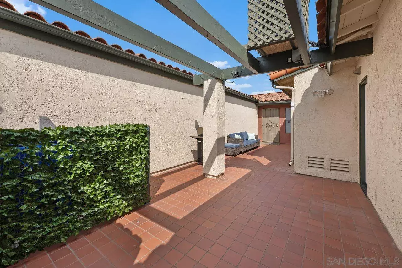Property Photo: 6843 Fashion Hills Blvd CA 92111