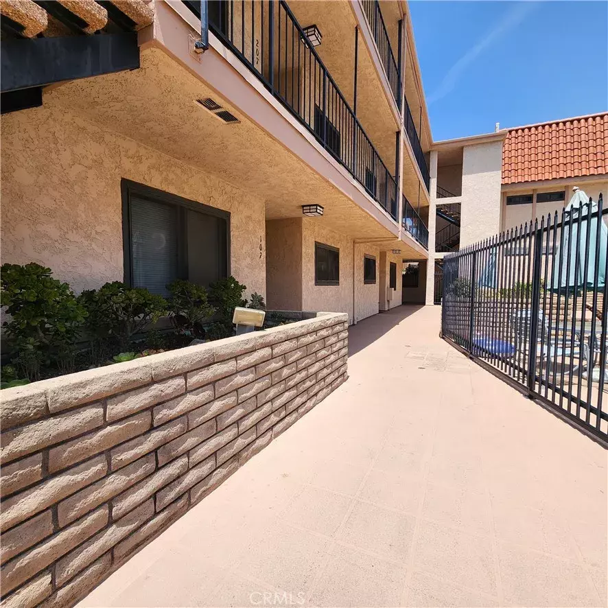 Property Photo:  900 Cedar Street 107  CA 90245 