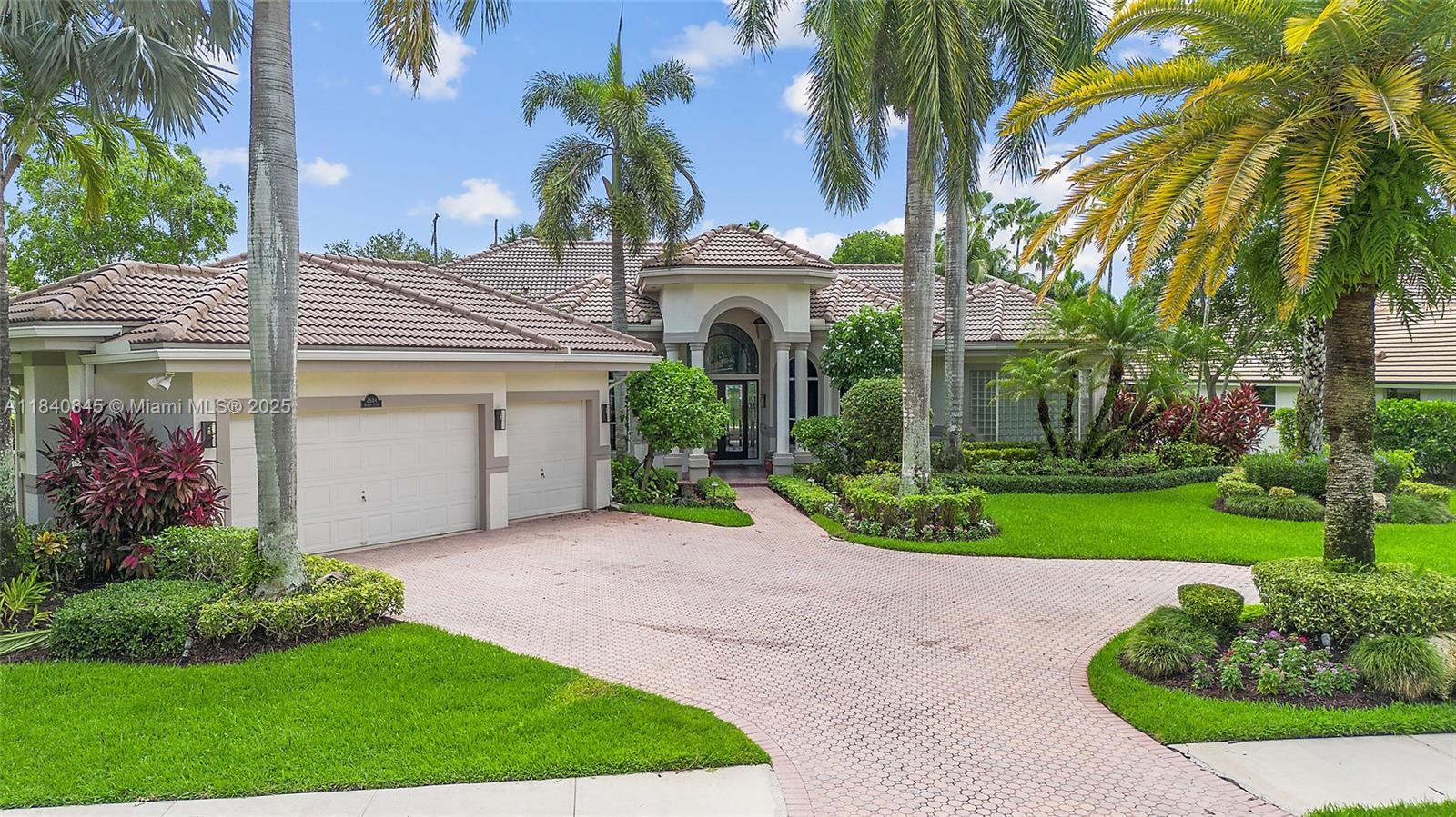 Property Photo: 2684 Riviera Ct FL 33332