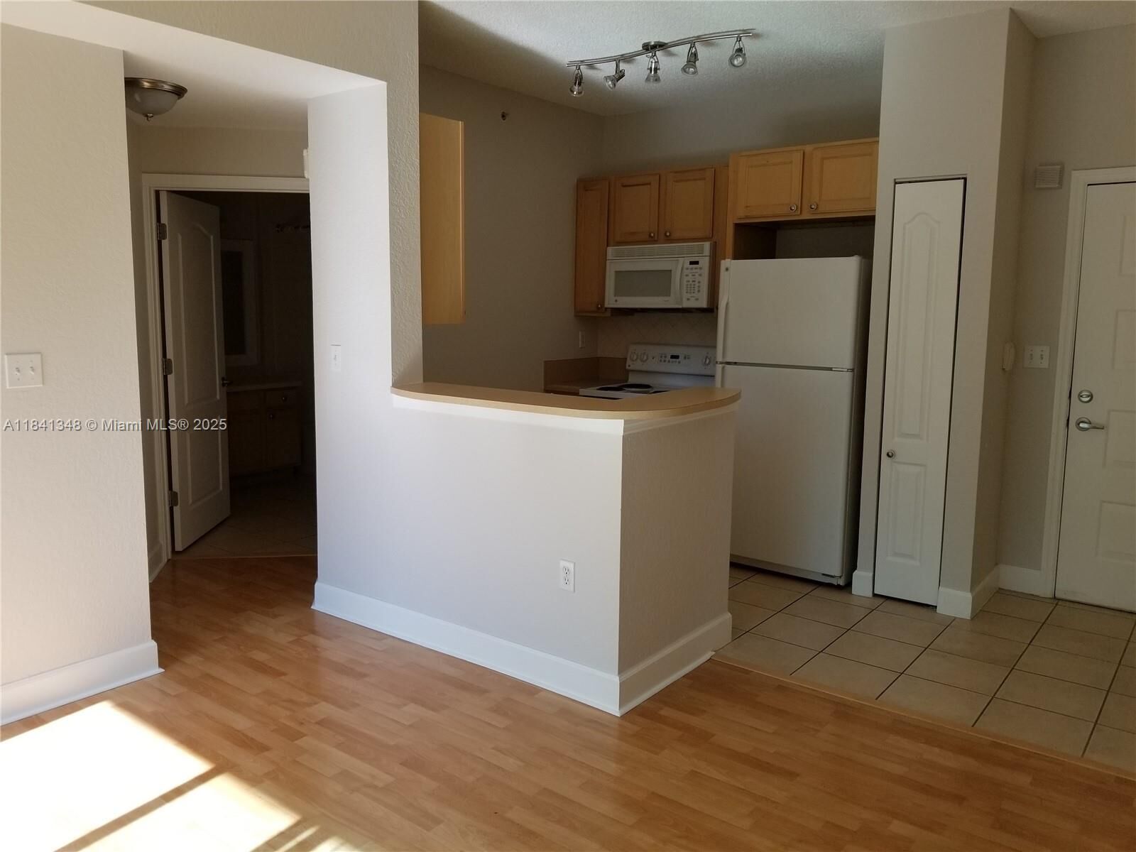 Property Photo: 6001 SW 70th St 124 FL 33143