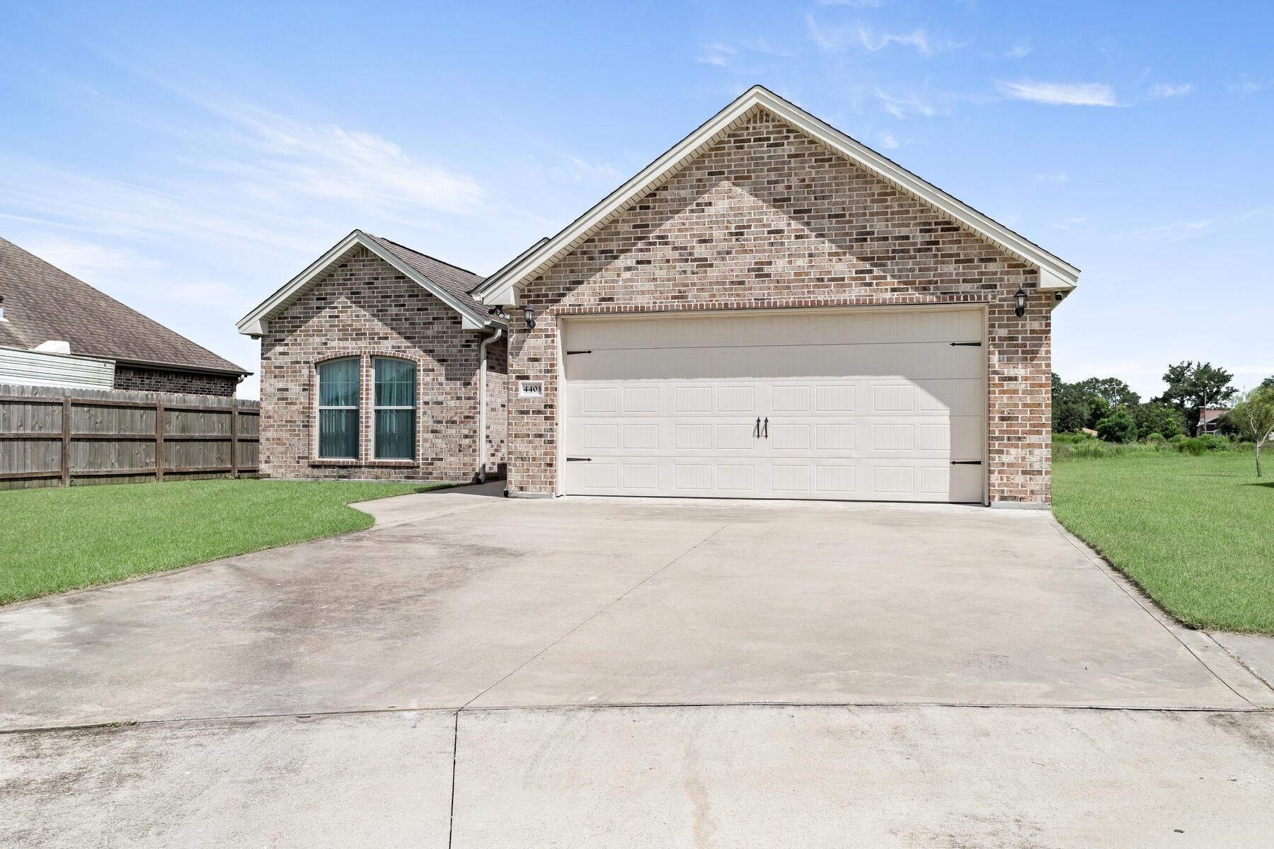 Property Photo:  4403 Persimmon Circle  TX 77630 