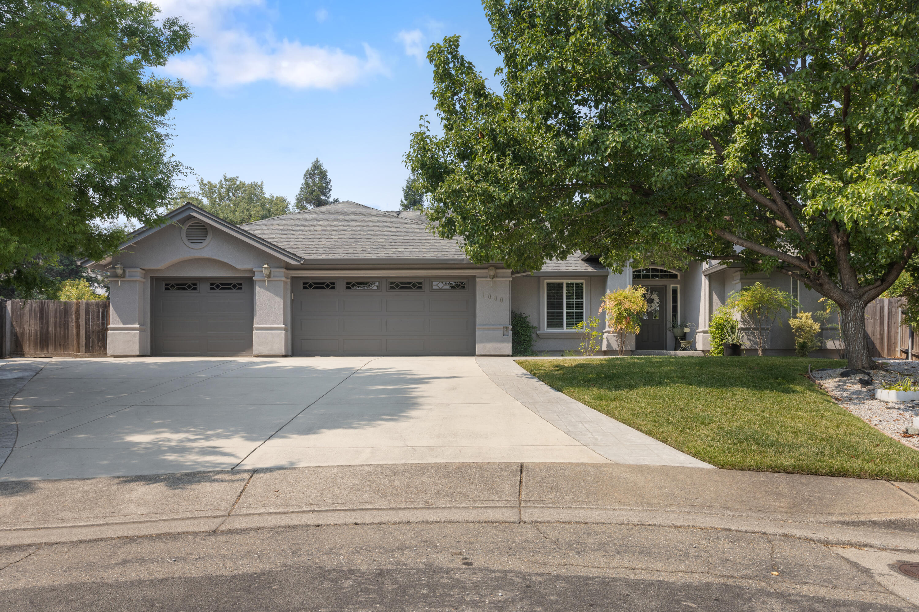 Property Photo: 1000 Greenbriar Court CA 96003