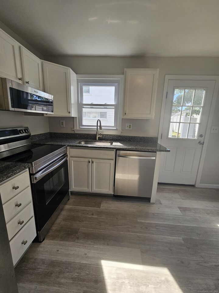 Property Photo:  8 Haigh Avenue  CT 06357 