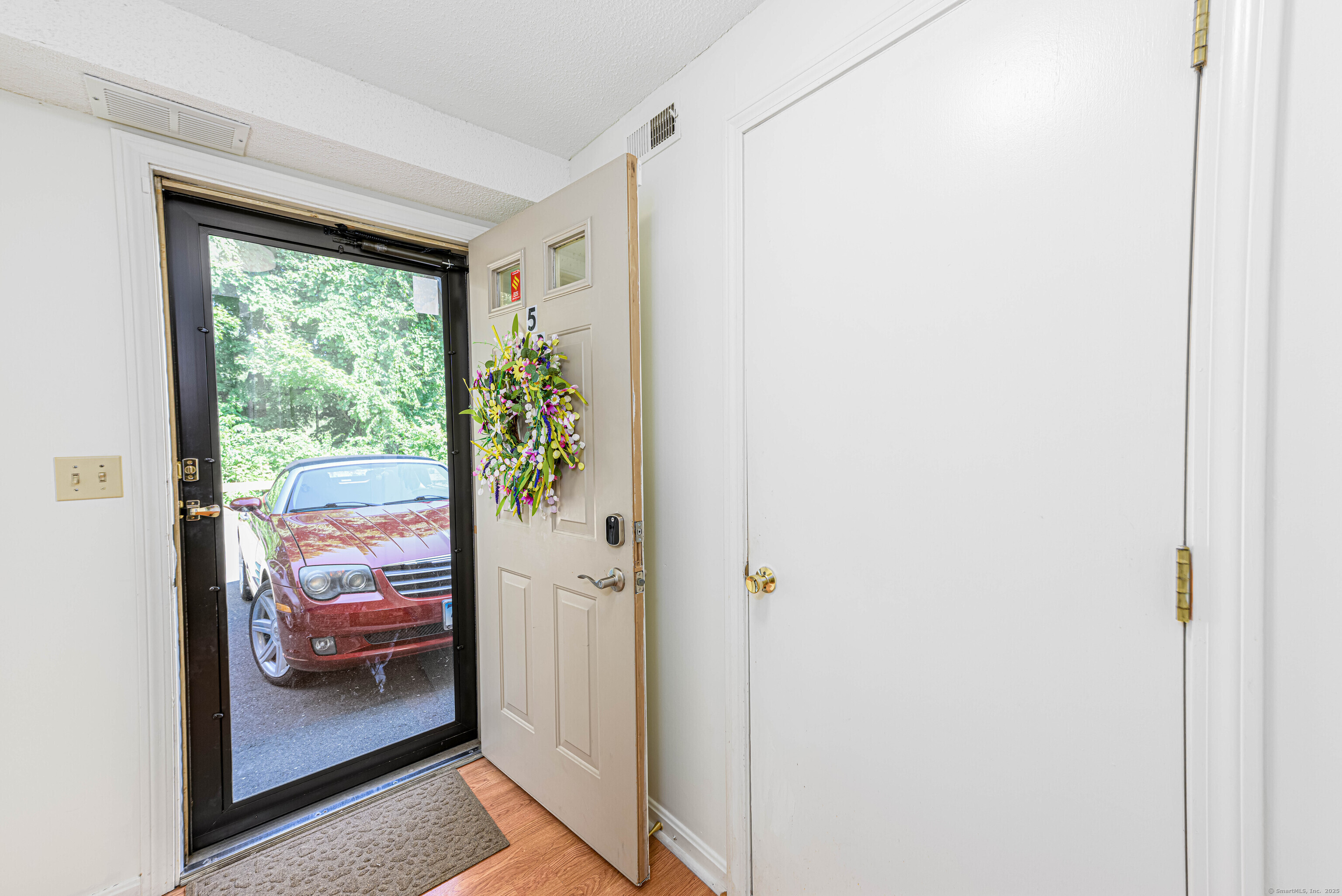 Property Photo: 140 Thompson Street Apt 5B CT 06513