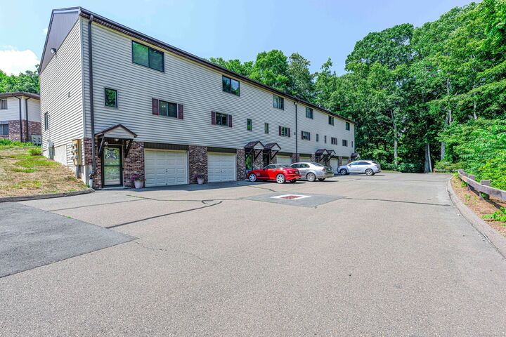 Property Photo:  140 Thompson Street Apt 5B  CT 06513 