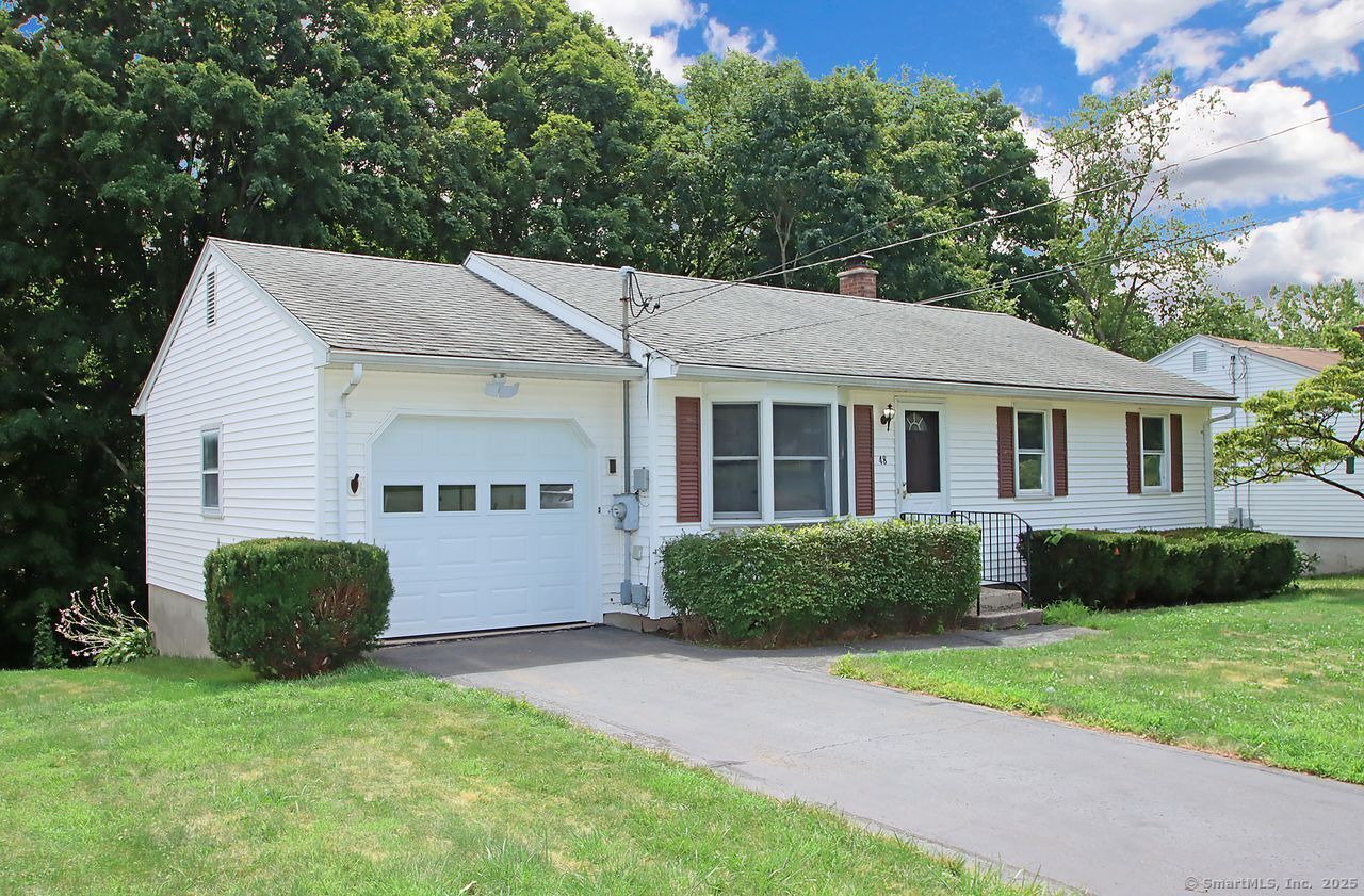 Property Photo: 48 Eastview Terrace CT 06450