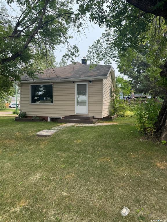 Property Photo: 1101 2nd Street E SK S6V 0G9