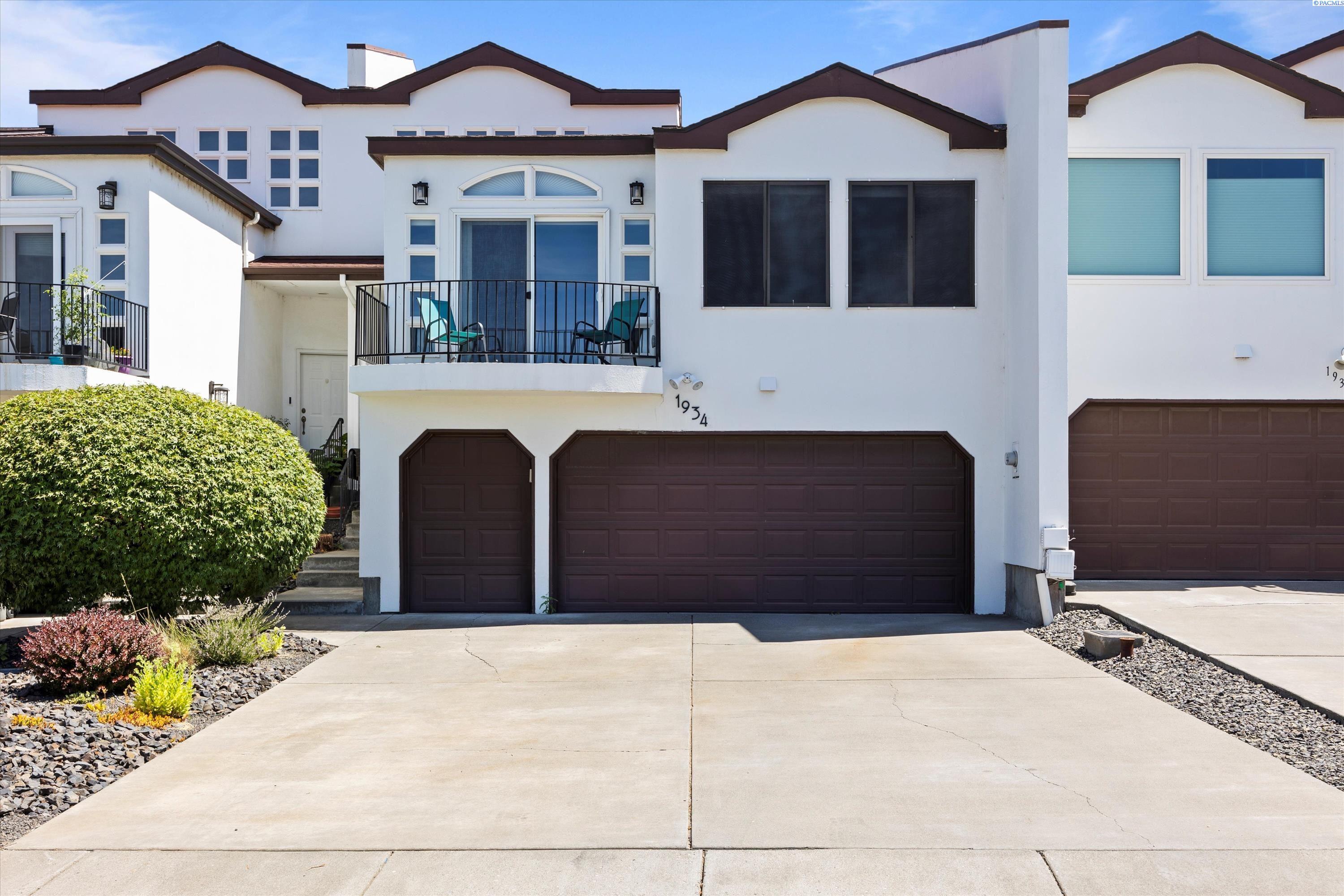 Property Photo: 1934 Fairway Dr WA 99352