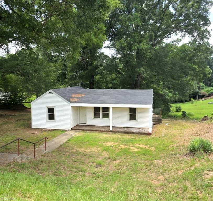 Property Photo:  522 Turner Street  NC 27288 