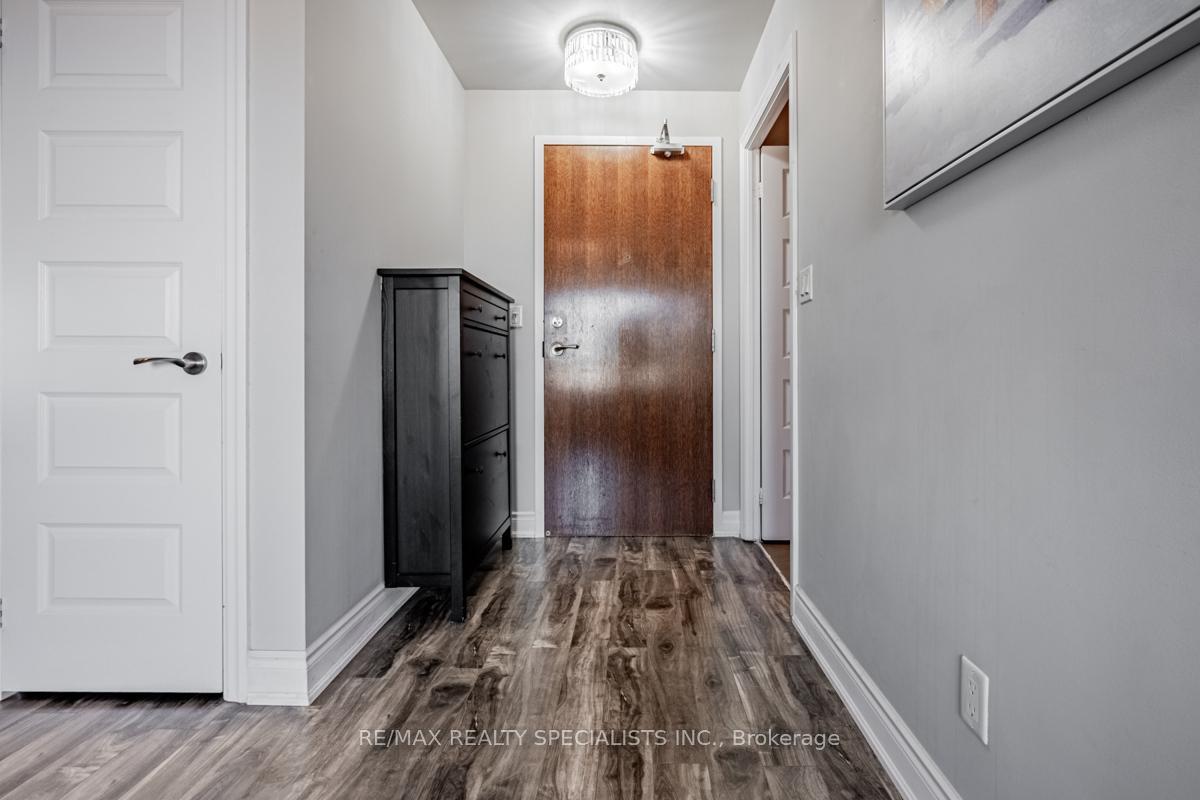 Photo de la propriété: 215 Queen Street E 1403 ON L6Y 1M6