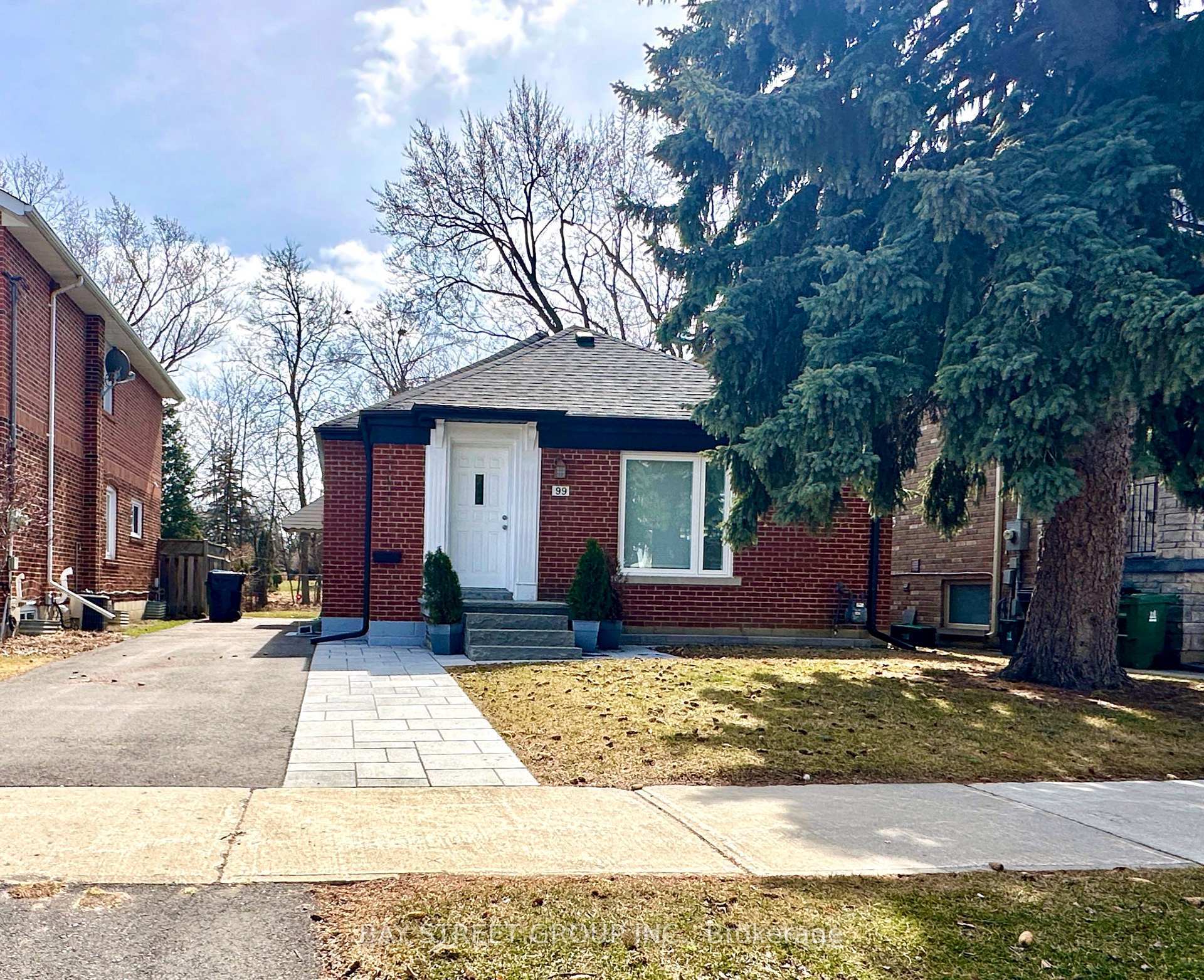Photo de la propriété: 99 Park Home Avenue ON M2N 1W7
