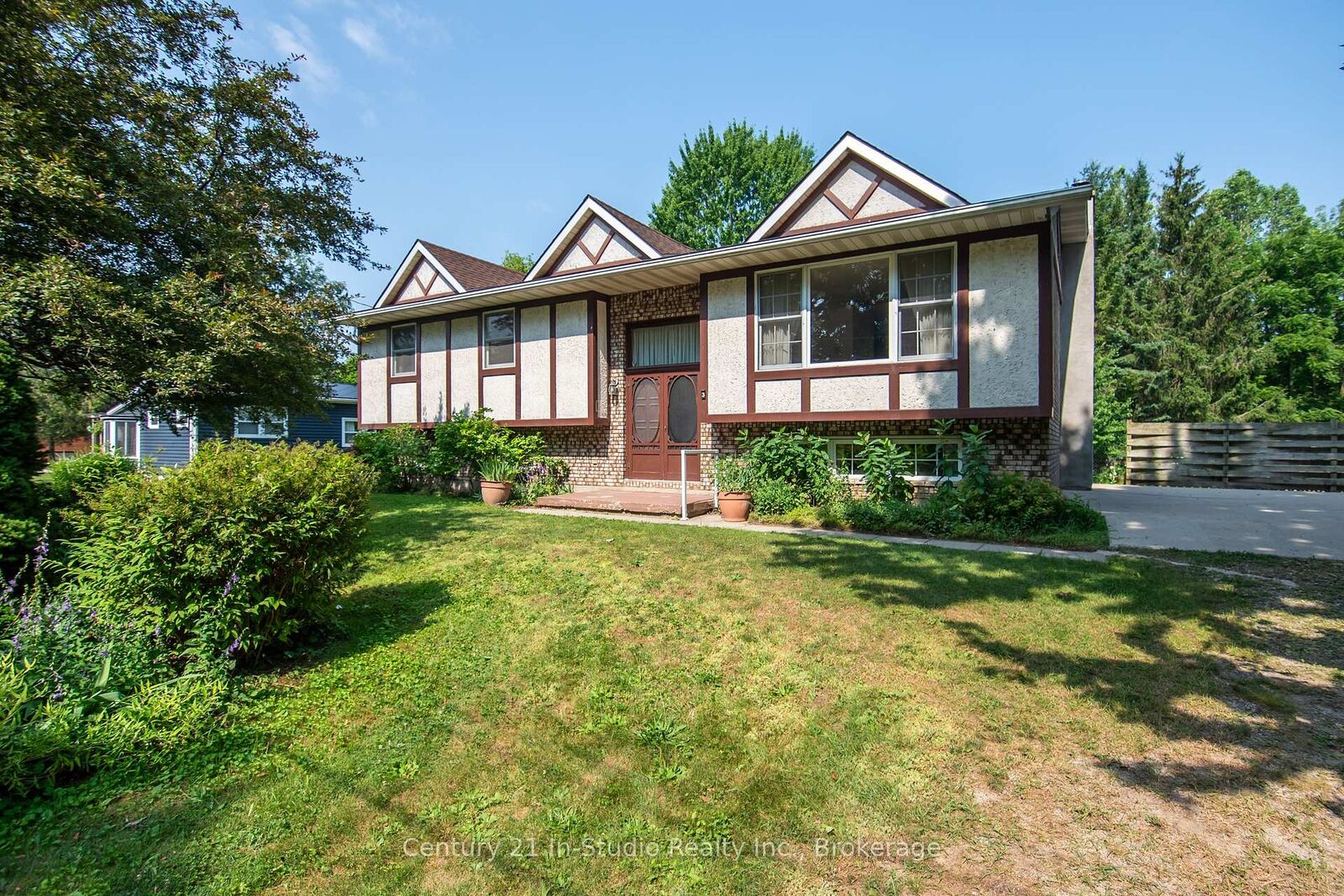 Property Photo: 3 Gladstone Street ON N0G 2R0