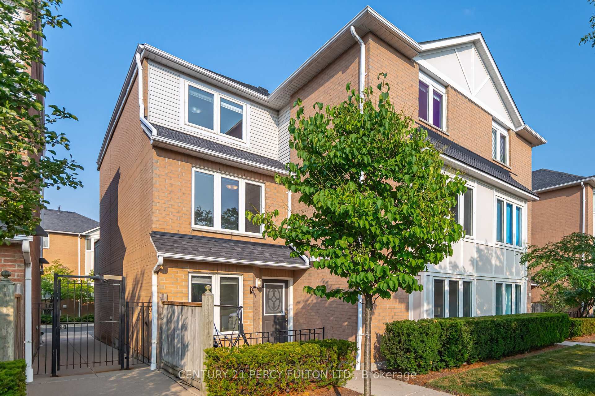 29 Mondeo Drive  Toronto ON M1P 5B6 photo