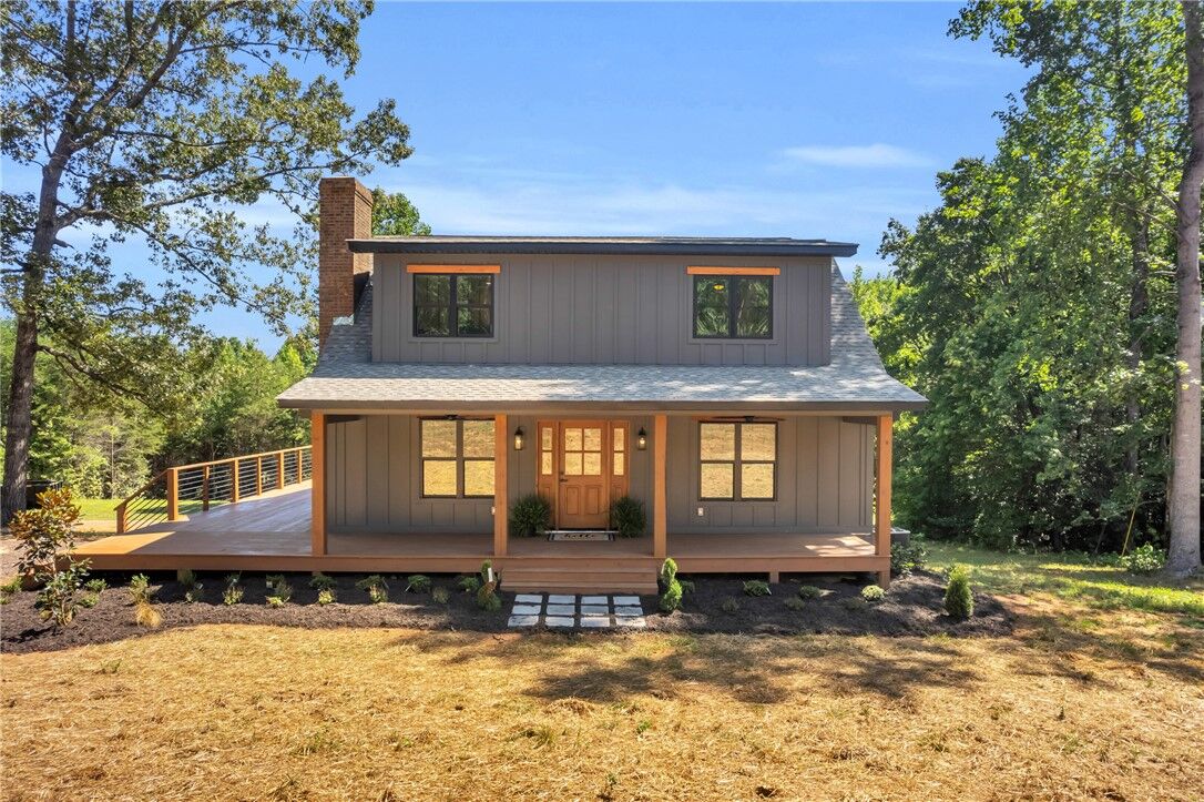 Property Photo:  204 Dove Hill Circle  SC 29640