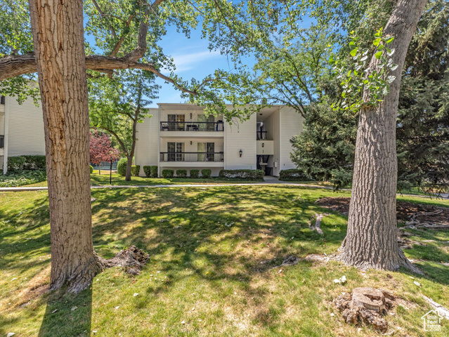 Property Photo: 648 E 4065 S E UT 84107