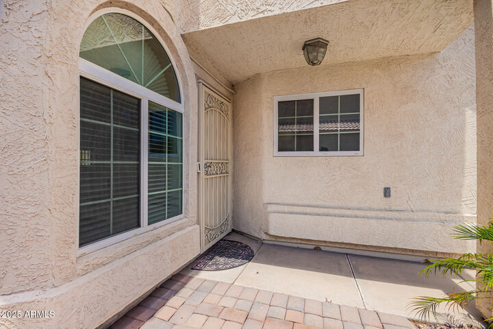 Property Photo:  1102 N Blackbird Drive  AZ 85234 