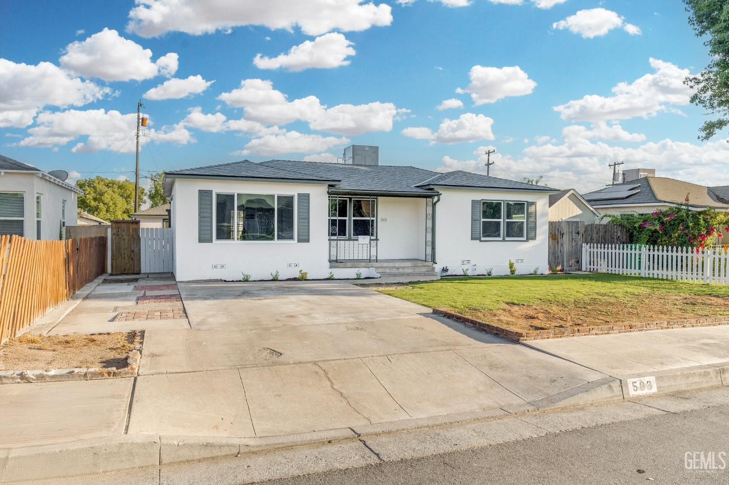 Property Photo:  503 Linda Vista Drive  CA 93308 