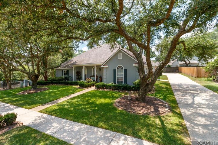 Property Photo: 531 Woodgate Blvd LA 70808