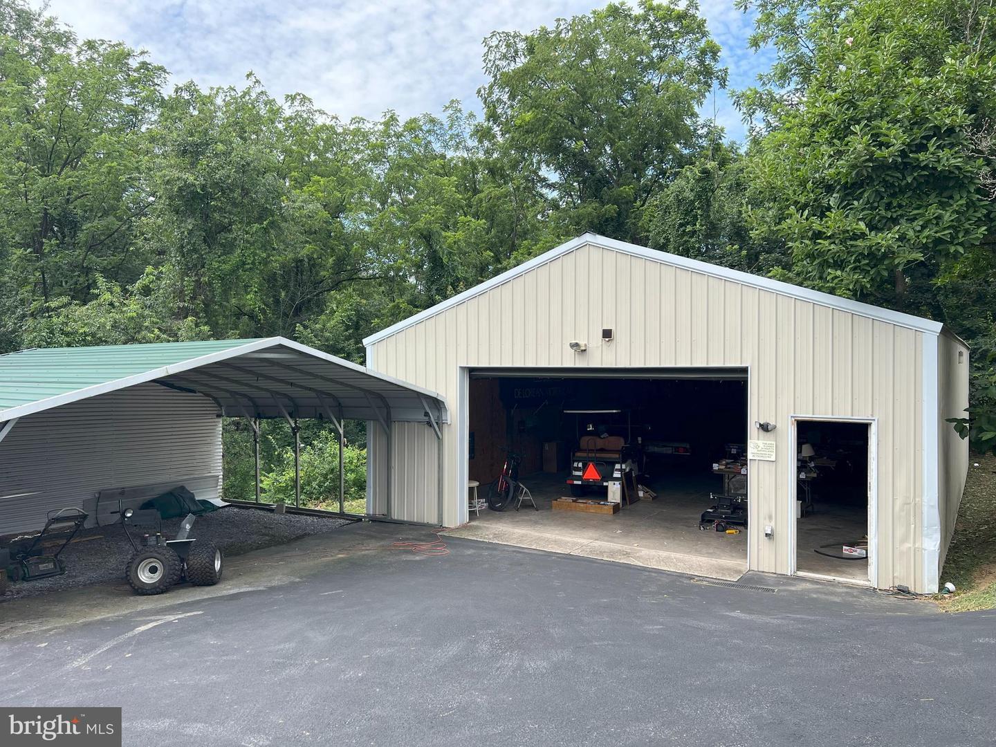 Property Photo: 162 Deck Road PA 19567