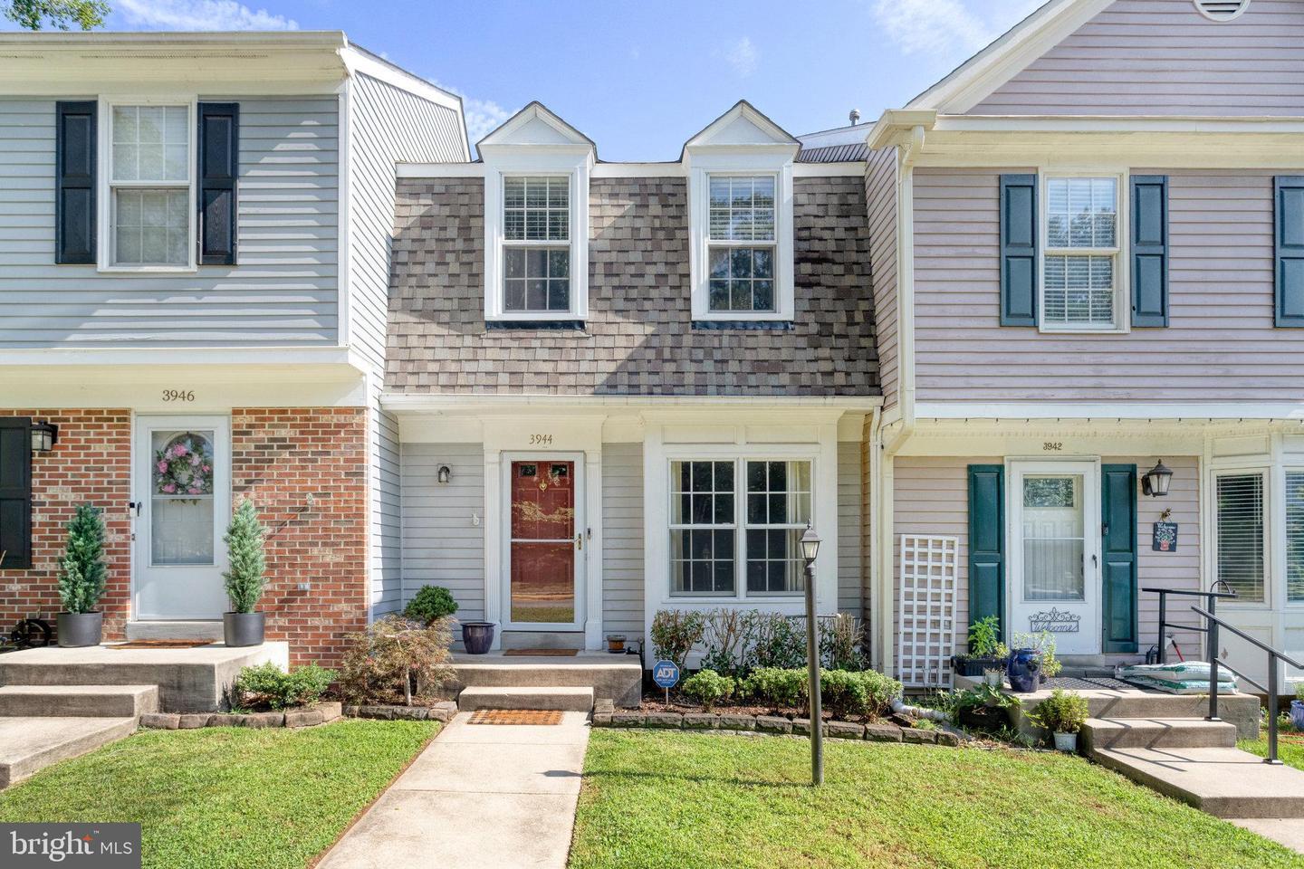 Property Photo: 3944 Pepperidge Court VA 22192