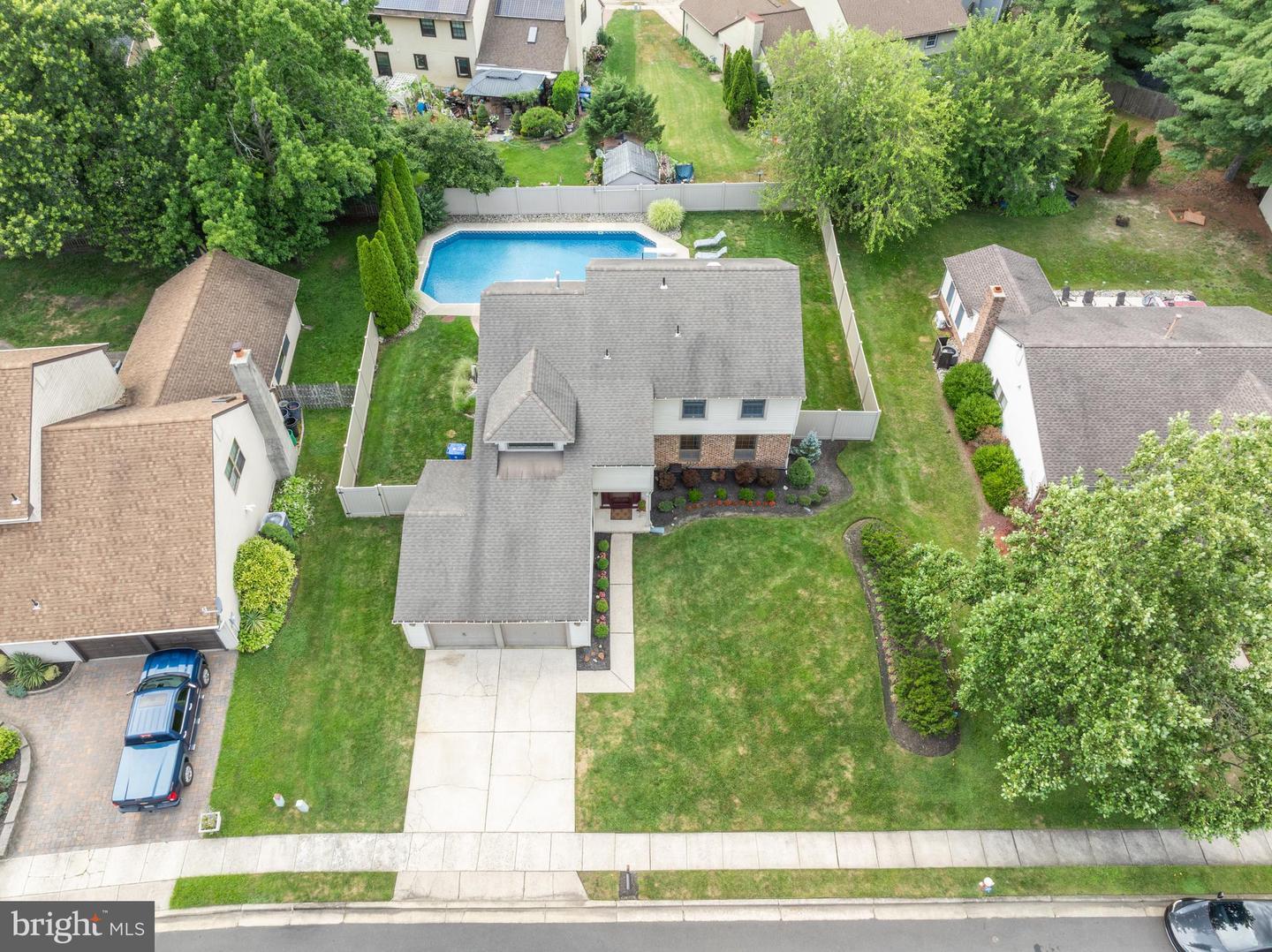 Property Photo:  4 Meadowrue Drive  NJ 08054 