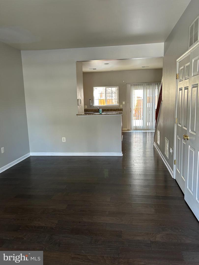 Property Photo: 2423 Dew Meadow Court VA 20171