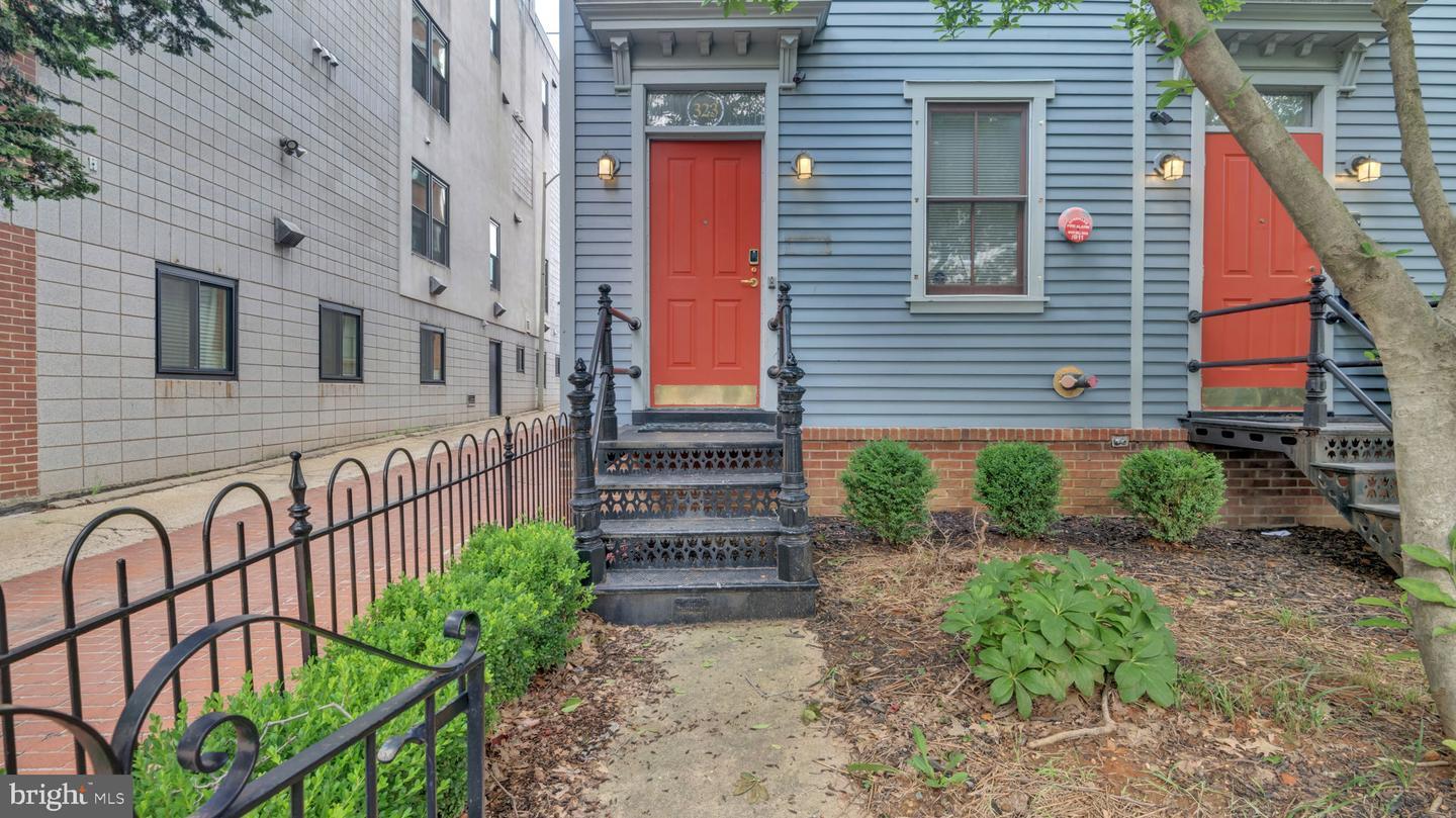 Property Photo:  323 8th Street NE  DC 20002 
