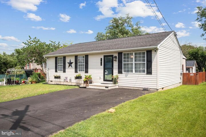 Property Photo: 192 Arch Street WV 25401