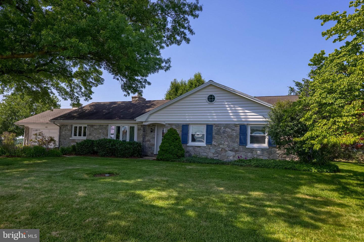 Property Photo: 502 W Newport Road PA 17543