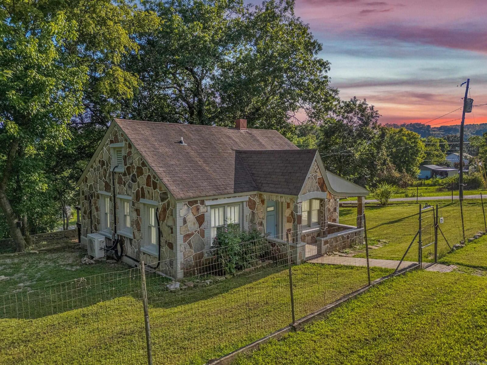 Property Photo: 225 Blevins AR 72658
