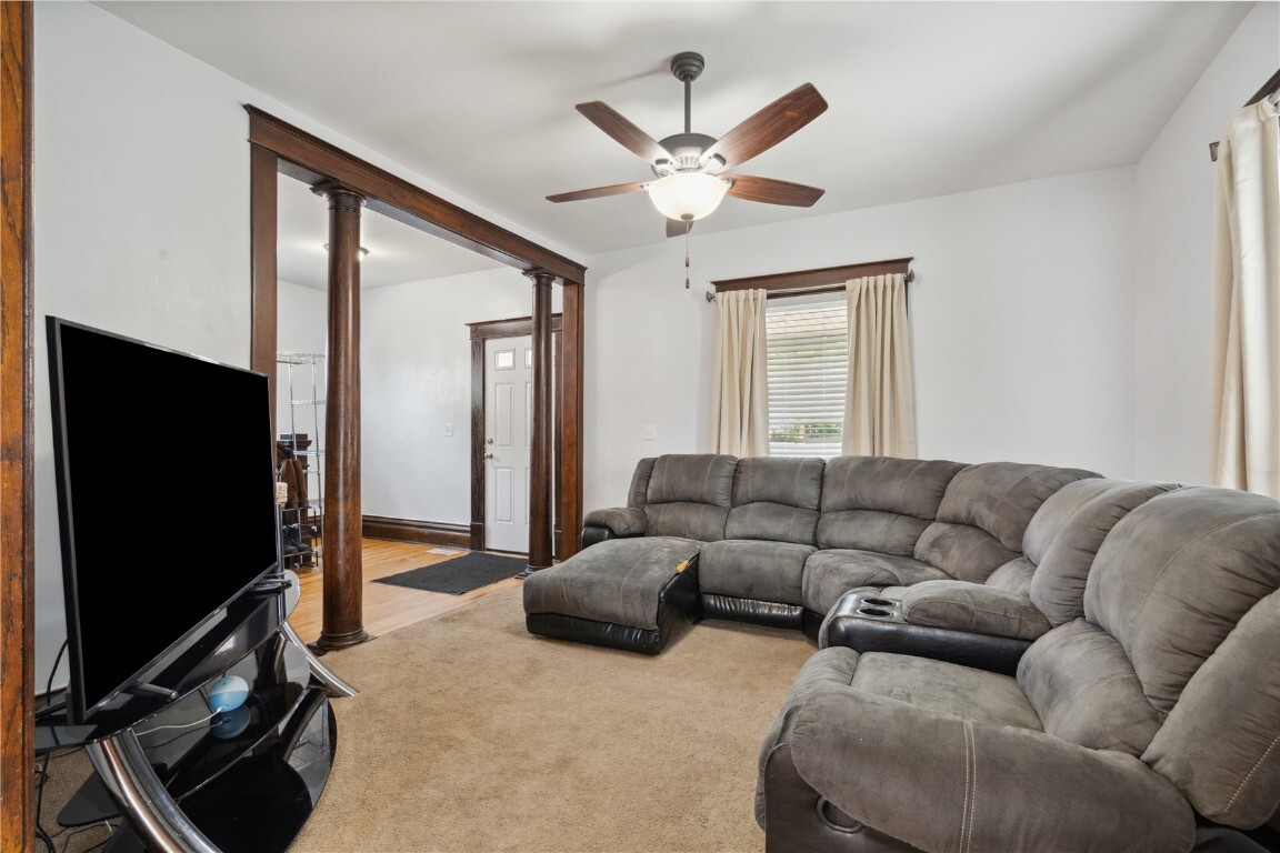 Property Photo:  715 9th Ave SW  IA 52404 