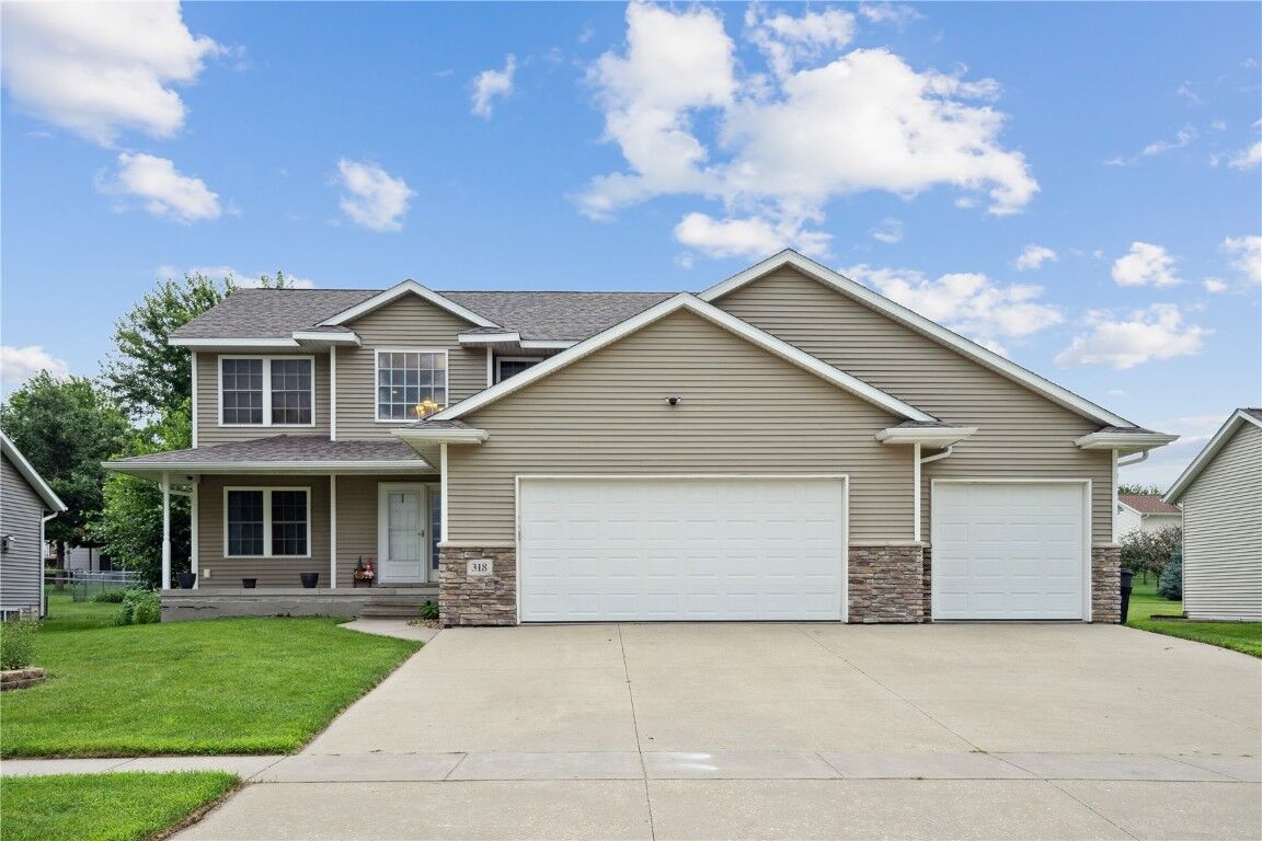 Property Photo: 318 Crestview Drive IA 52213