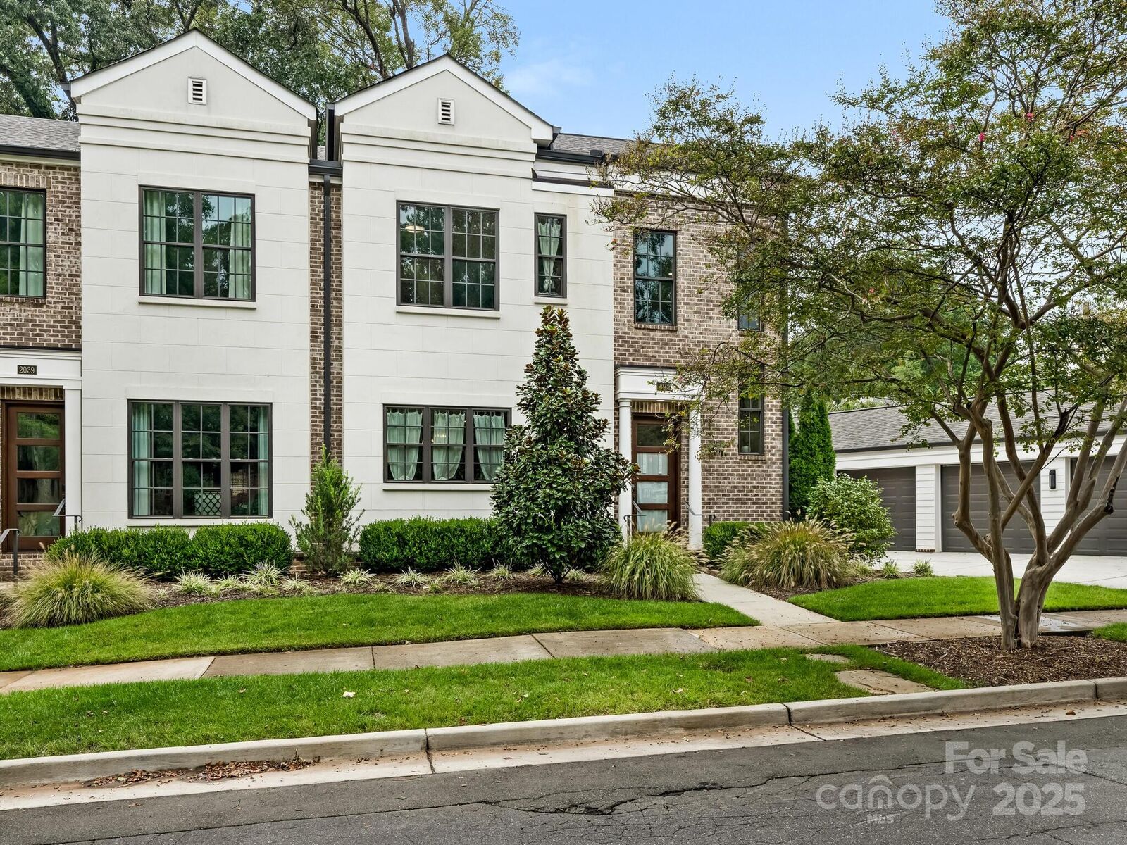 Property Photo:  2043 Lynnwood Drive  NC 28209 