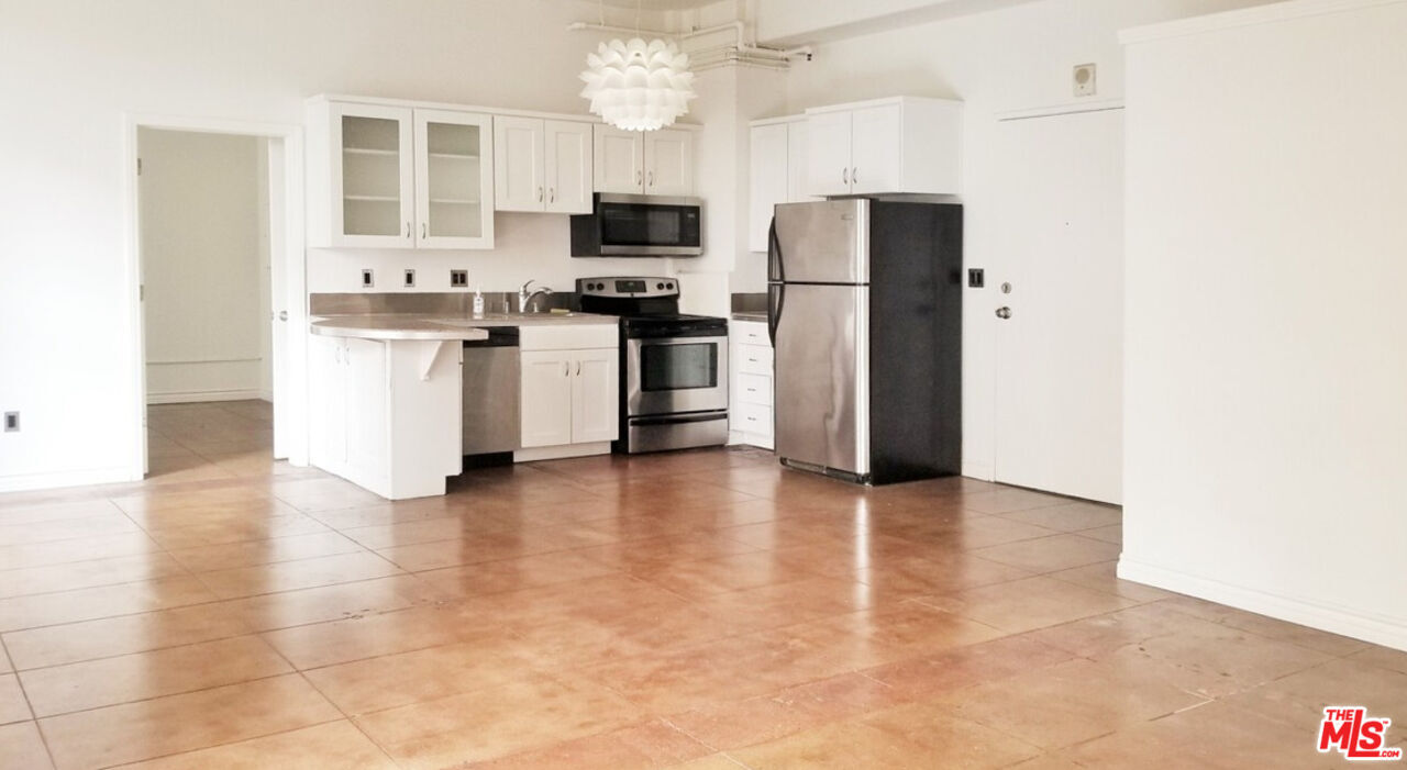 Property Photo: 215 W 7th St CA 90014