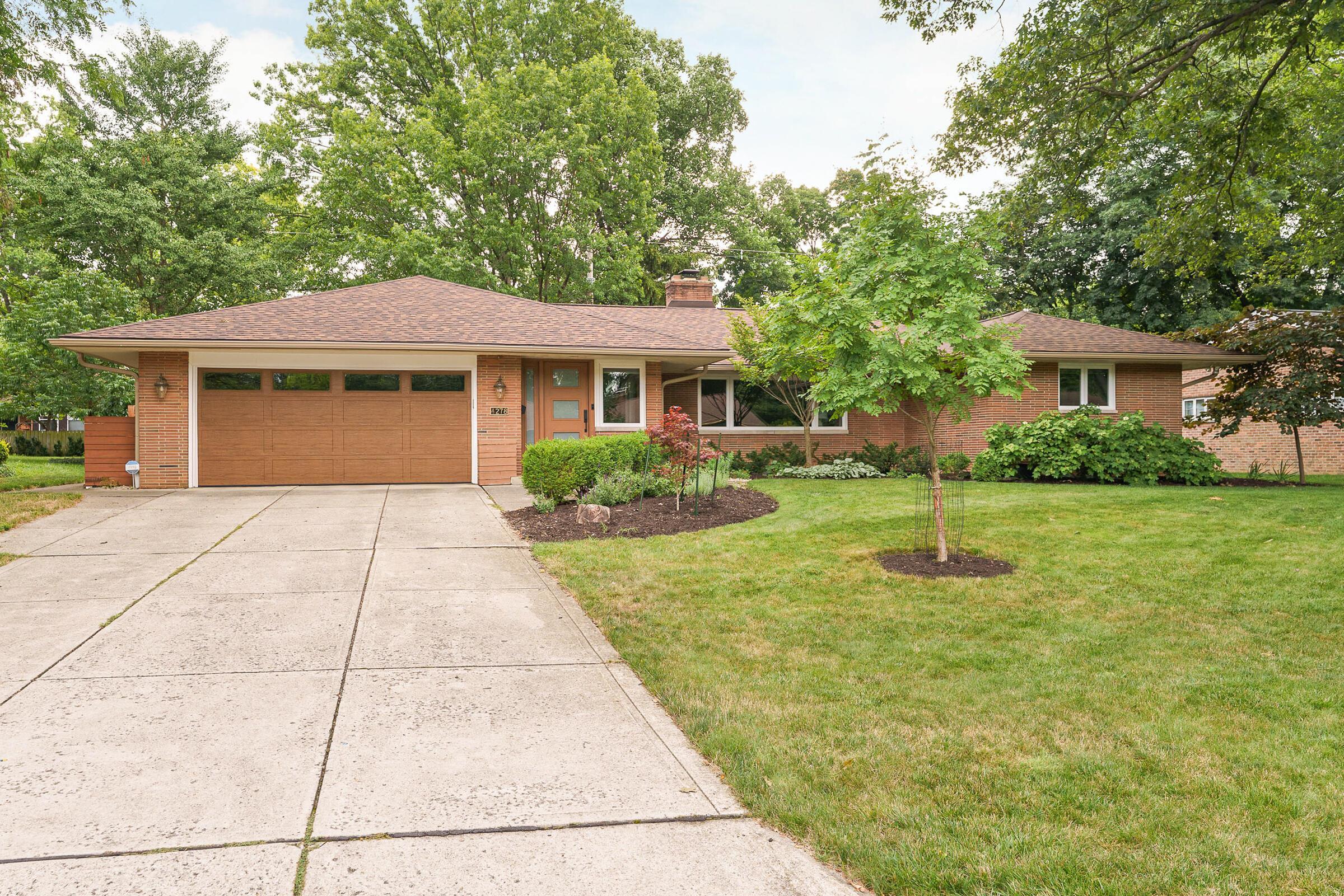Property Photo: 4278 Fairoaks Drive OH 43214