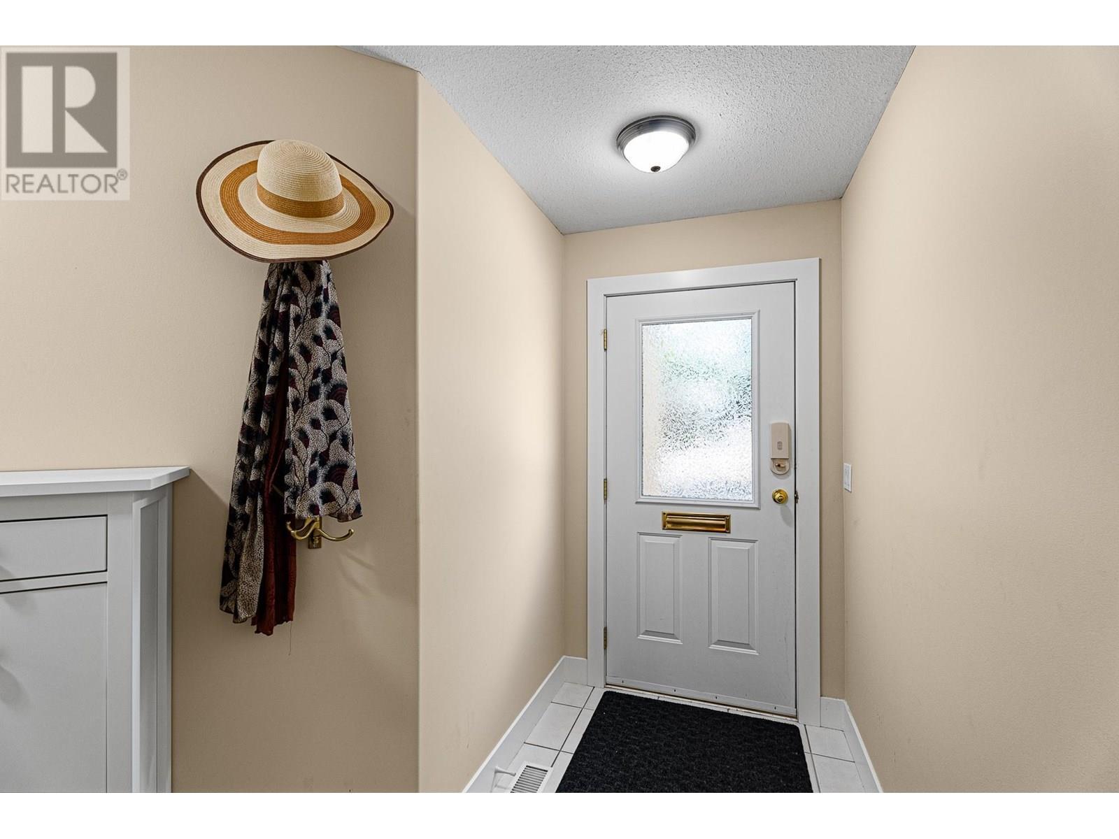 Property Photo:  900 Lorne Street 5  BC V2C 1W9 