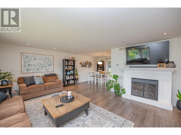 Property Photo:  1890 Grandview Avenue  BC V0E 2G0 