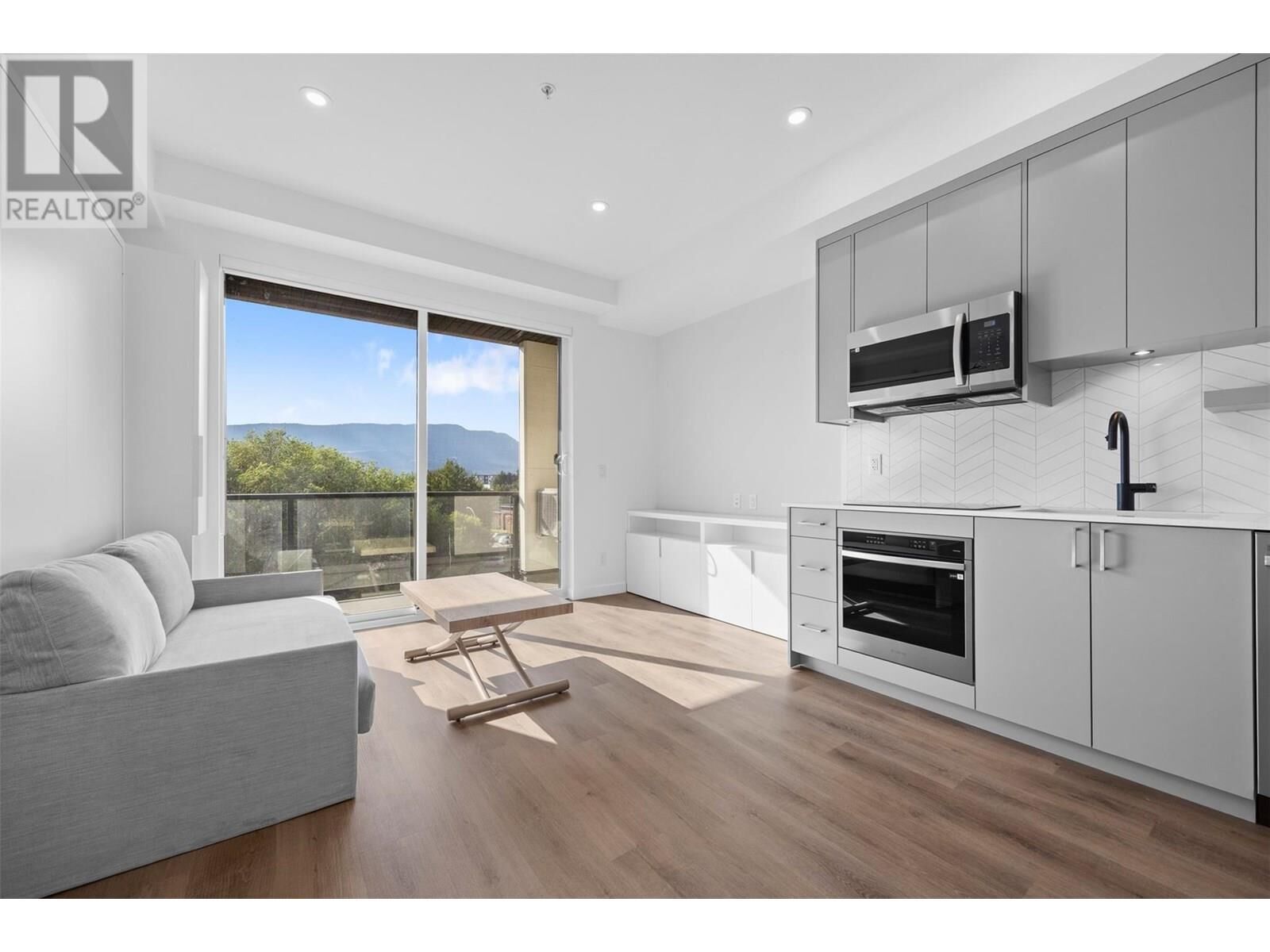 Property Photo:  1274 Devonshire Avenue 411  BC V1Y 6B7 