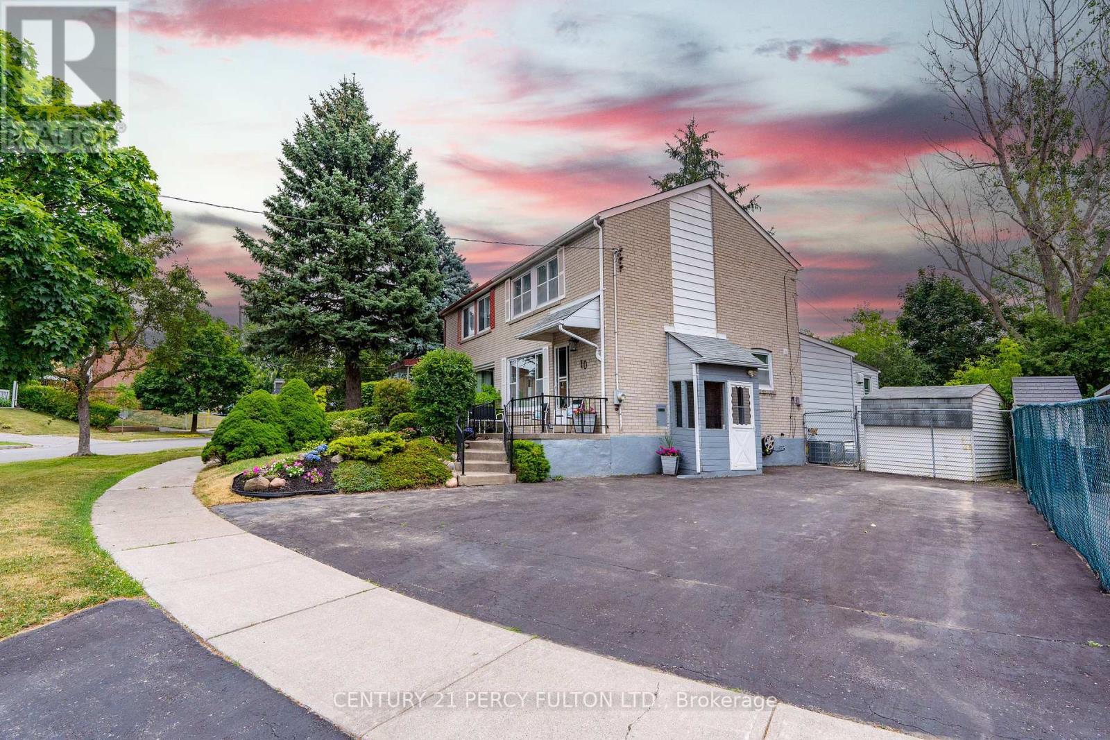 Property Photo: 10 Chestnut Crescent ON M1L 1Y5